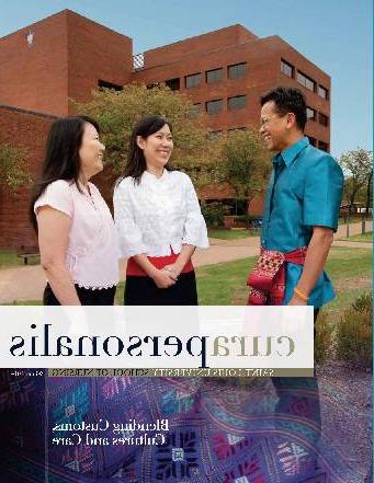 2014年《cura personlis》杂志封面，三位护校学生站在护校门口